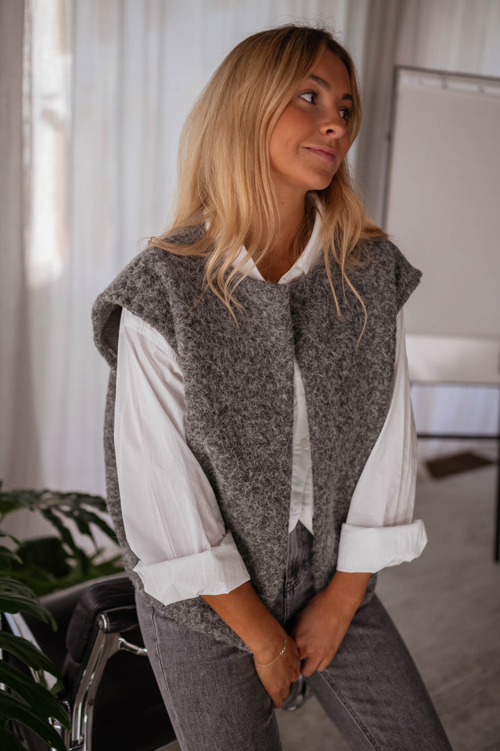 Amaris | Kuschelige Strickweste